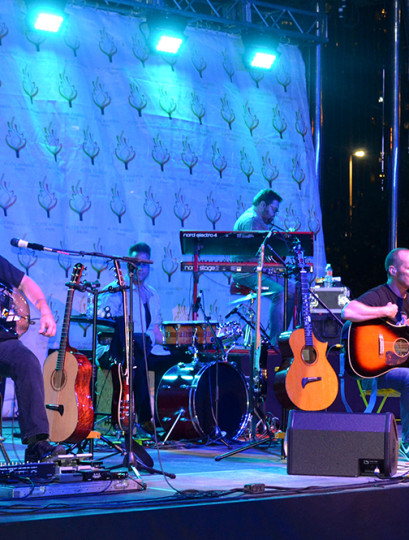 The Paul Thorn Band kept it rocking on stage while people sipped and savored.