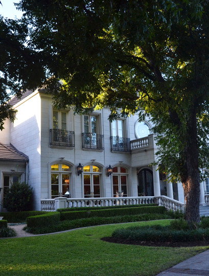 The front of the beautiful home of Karen and William Seanor who hosted the Burgers and Burgundy event.